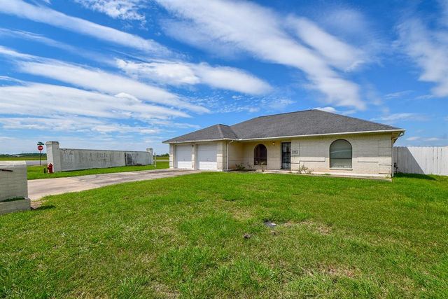 $275,000 | 512 Town And Country Drive | El Campo