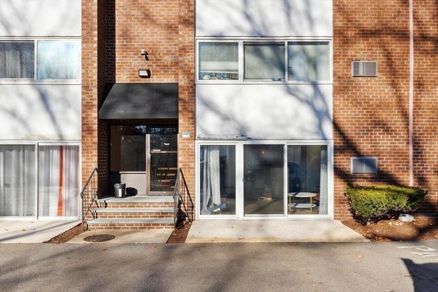 $325,000 | 31 Jones Terrace, Unit 6 | South Stoughton