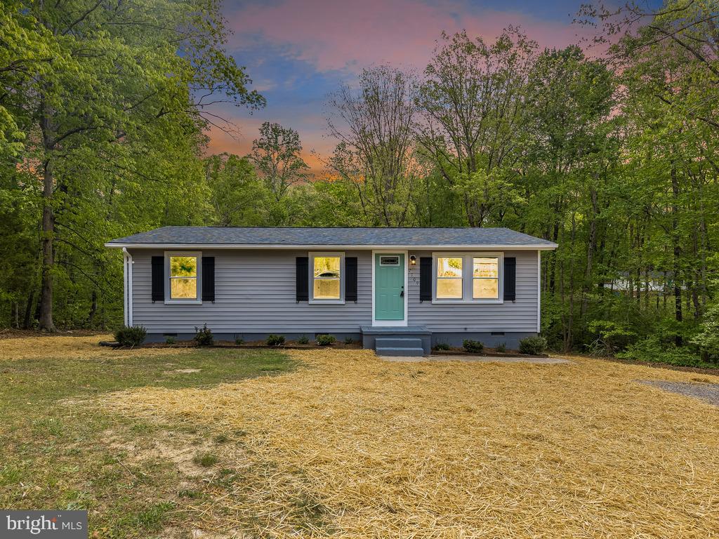 a view of house with yard