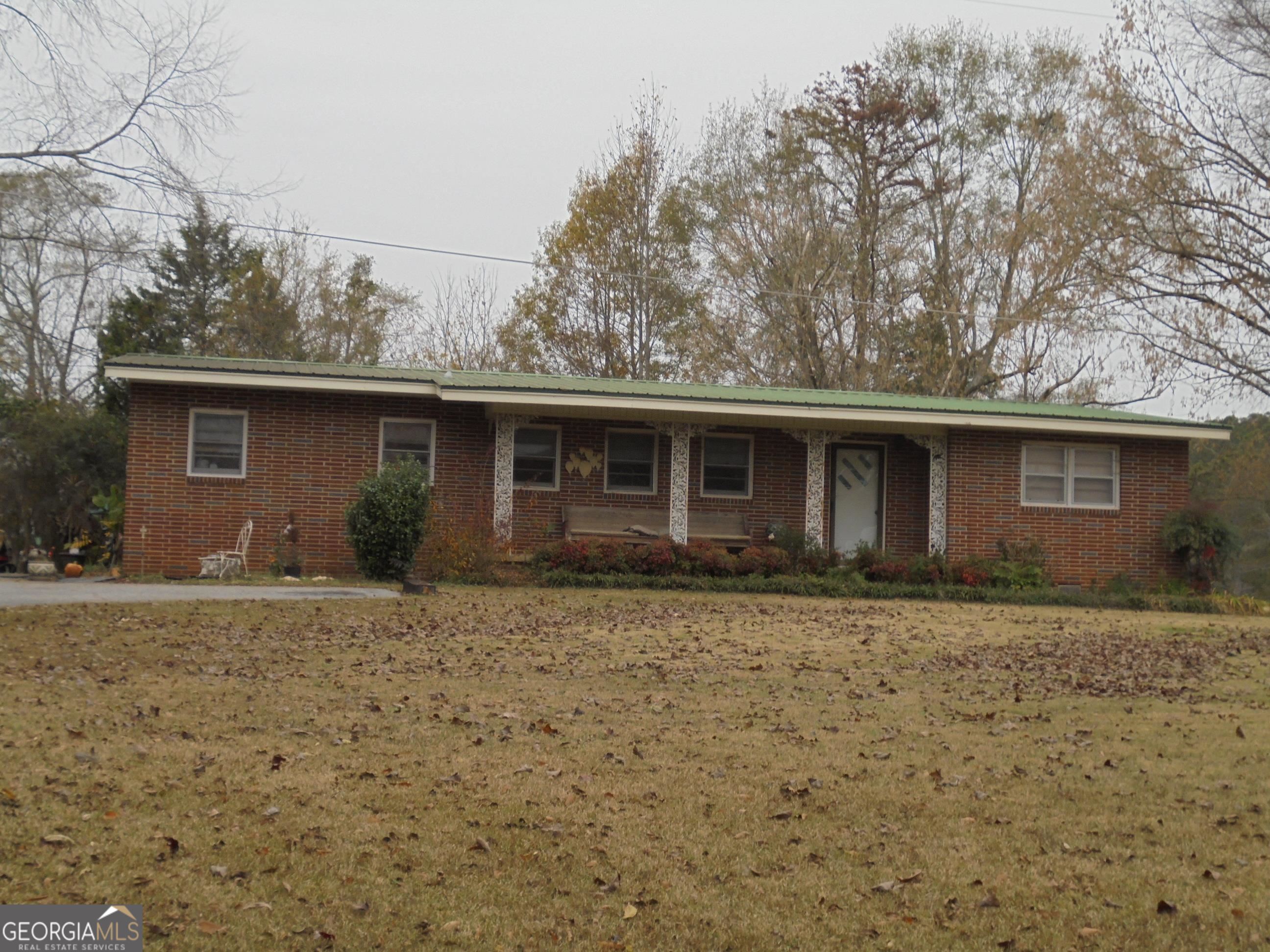 a front view of house with yard