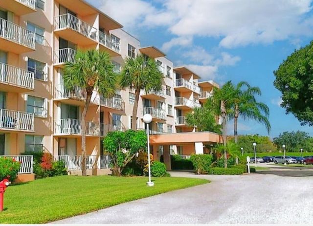 $180,000 | 500 Executive Center Drive, Unit 2H | West Palm Beach