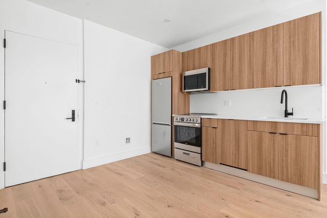 $3,200 | 488 Marcus Garvey Boulevard, Unit 3A | Bedford-Stuyvesant