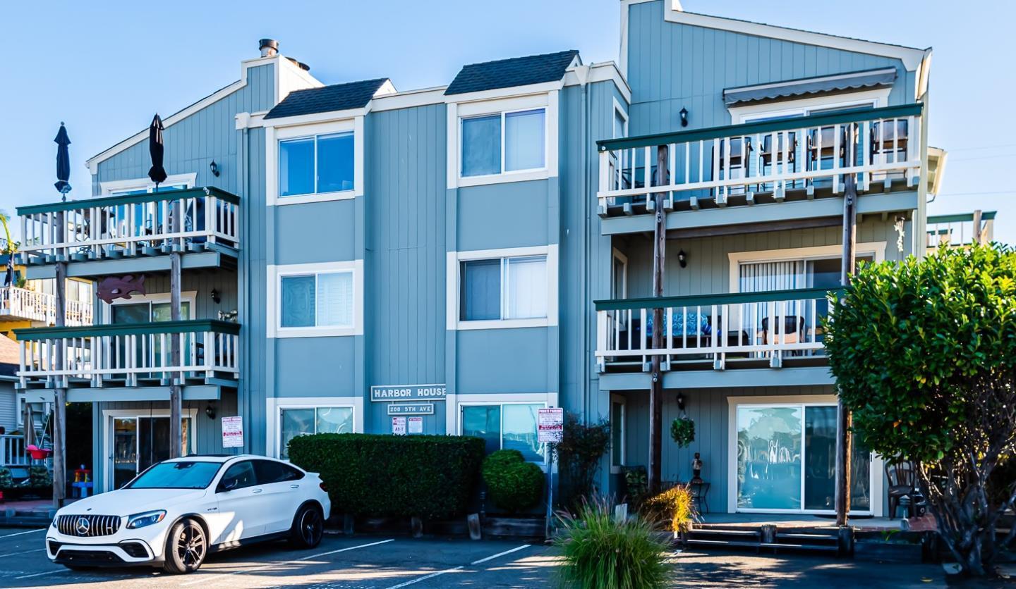 a car parked in front of a building