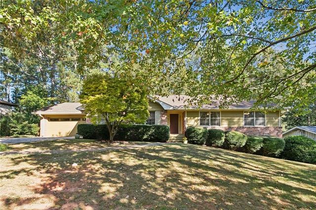 $460,000 | 1996 Walton Woods Circle | Tucker