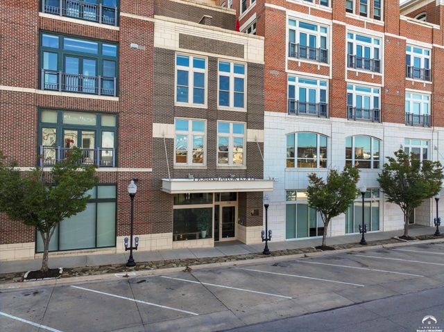 $553,500 | 730 New Hampshire Street, Unit 3B | Lawrence