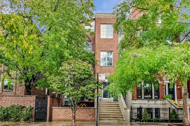 $925,000 | 1643 North Dayton Street, Unit 1 | Lincoln Park