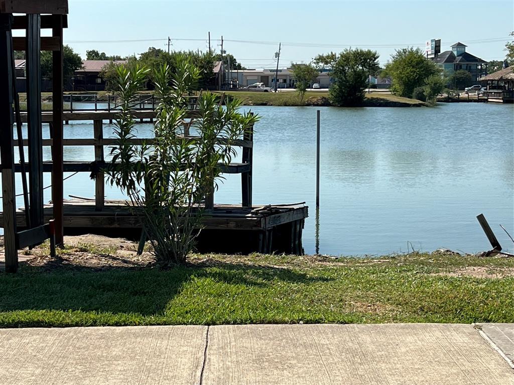 a view of a lake from a yard