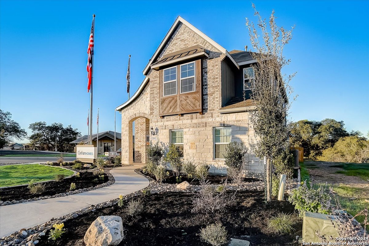 a view of a house with a yard