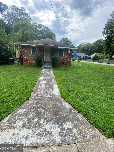 a view of house with a yard