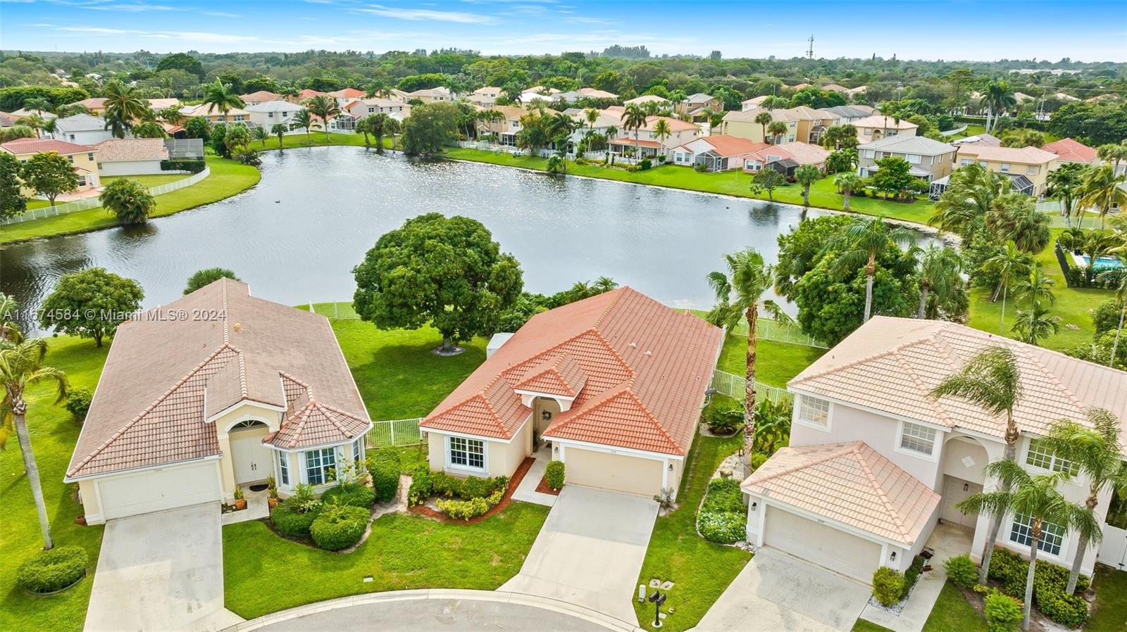 an aerial view of a house with outdoor space and lake view