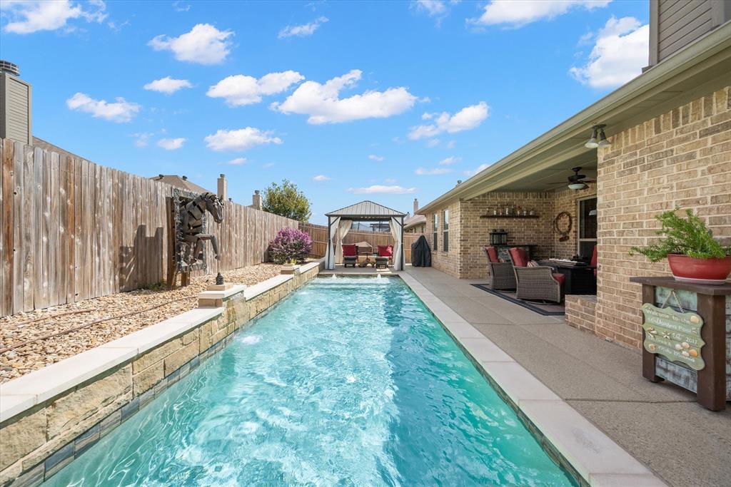 a view of a back yard of the house