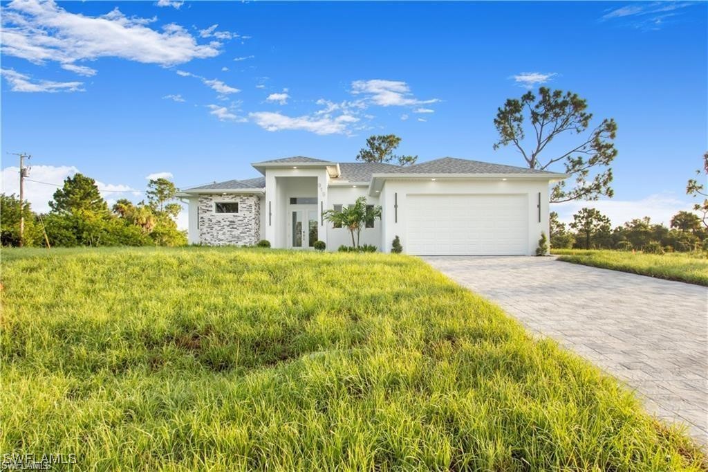 a view of a house with a yard