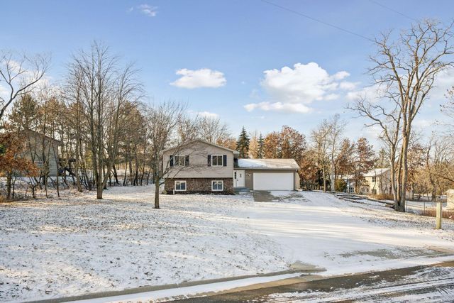 $339,900 | 2625 Maple Drive South | Goldenwood