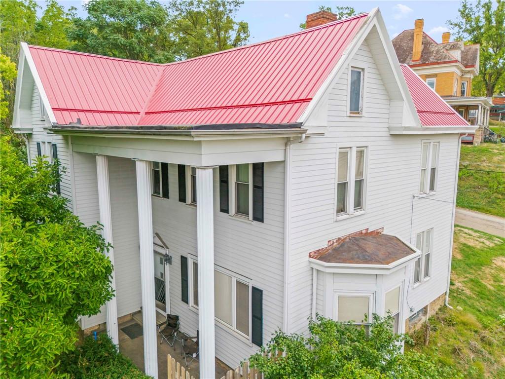 Beautiful covered from porch and new metal roof