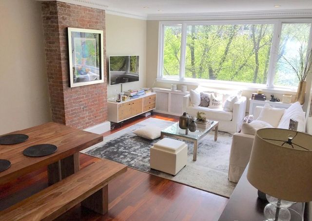 $4,300 | 405 Commonwealth Avenue, Unit 9 | Back Bay