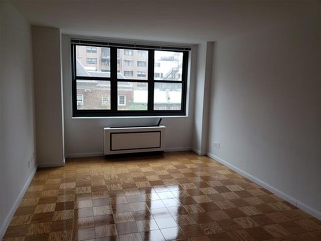 $4,950 | 200 East 72nd Street, Unit 5L | Lenox Hill