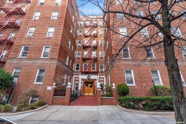 $340,000 | 63-89 Saunders Street, Unit 4C | Rego Park