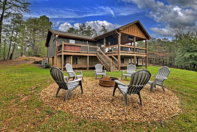 $499,000 | 61 Pinewood Road | Blue Ridge