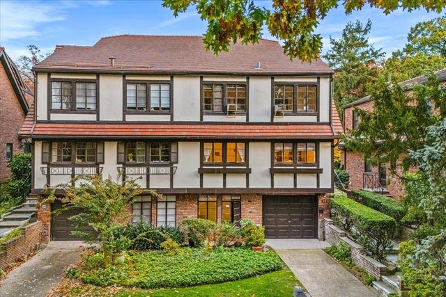 $2,188,000 | 32 Overhill Road | Forest Hills