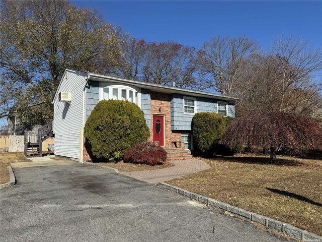 $649,000 | 91 Johnson Avenue | Lake Ronkonkoma