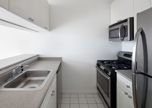 $6,100 | 75 West Street, Unit 5O | Financial District