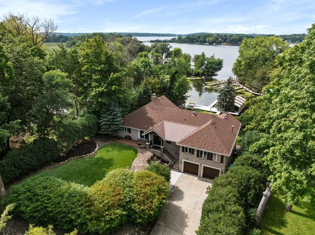 $1,699,000 | 4360 Enchanted Drive | Shorewood