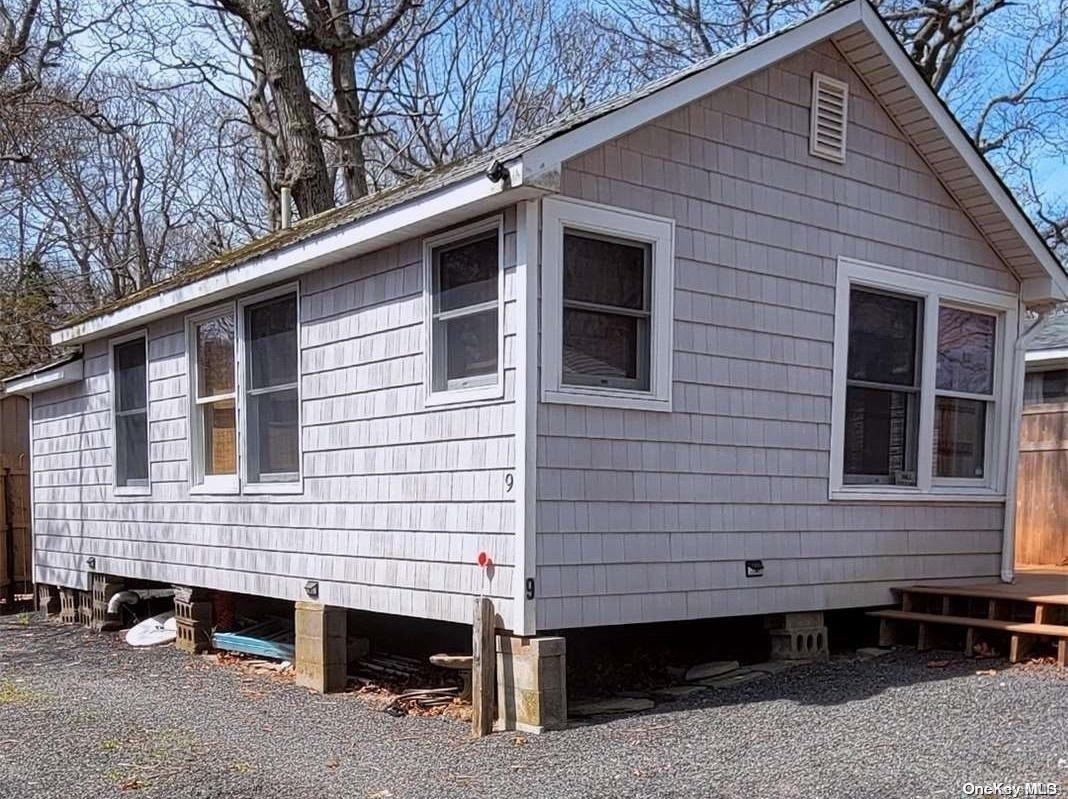 a view of a house and a yard