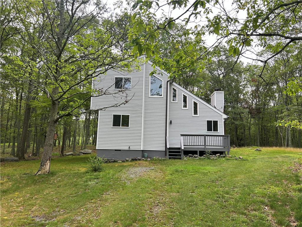 a view of a house with a backyard