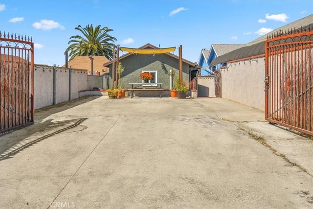 $685,000 | 950 South Mott Street | Boyle Heights