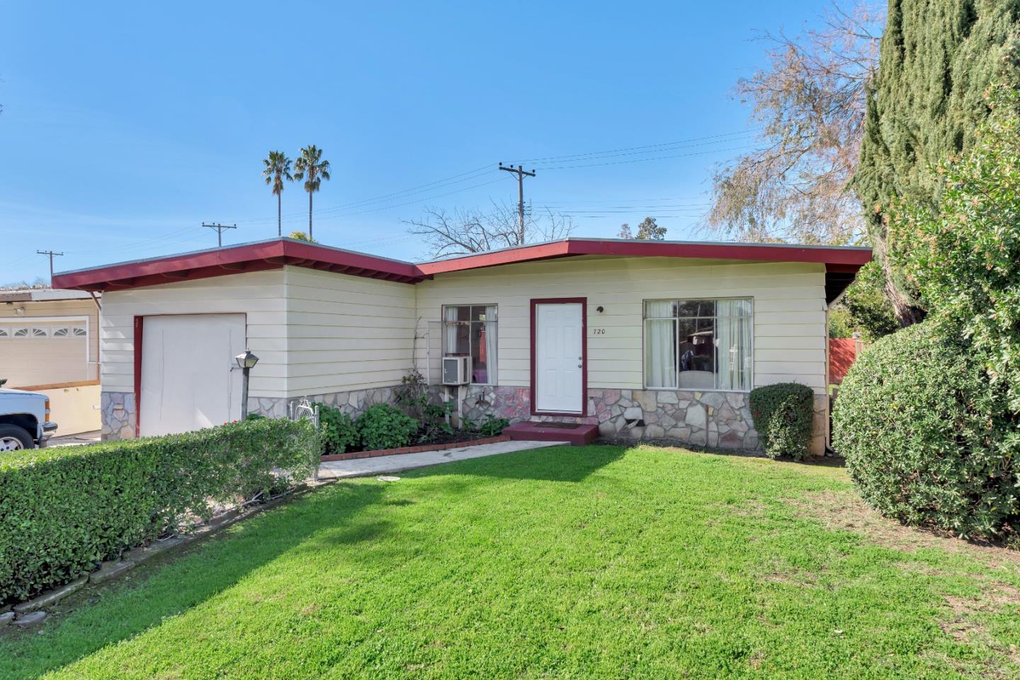 a view of a house with a yard and plants