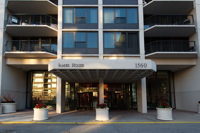 $2,650 | 1560 North Sandburg Terrace, Unit 1703J | James House