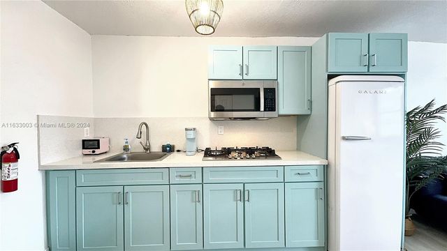 $274,975 | 710 Washington Avenue, Unit 506 | Flamingo-Lummus