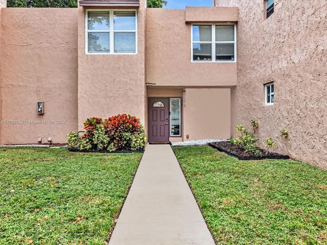 $364,900 | 9410 Live Oak Place, Unit 110 | Pine Island Ridge