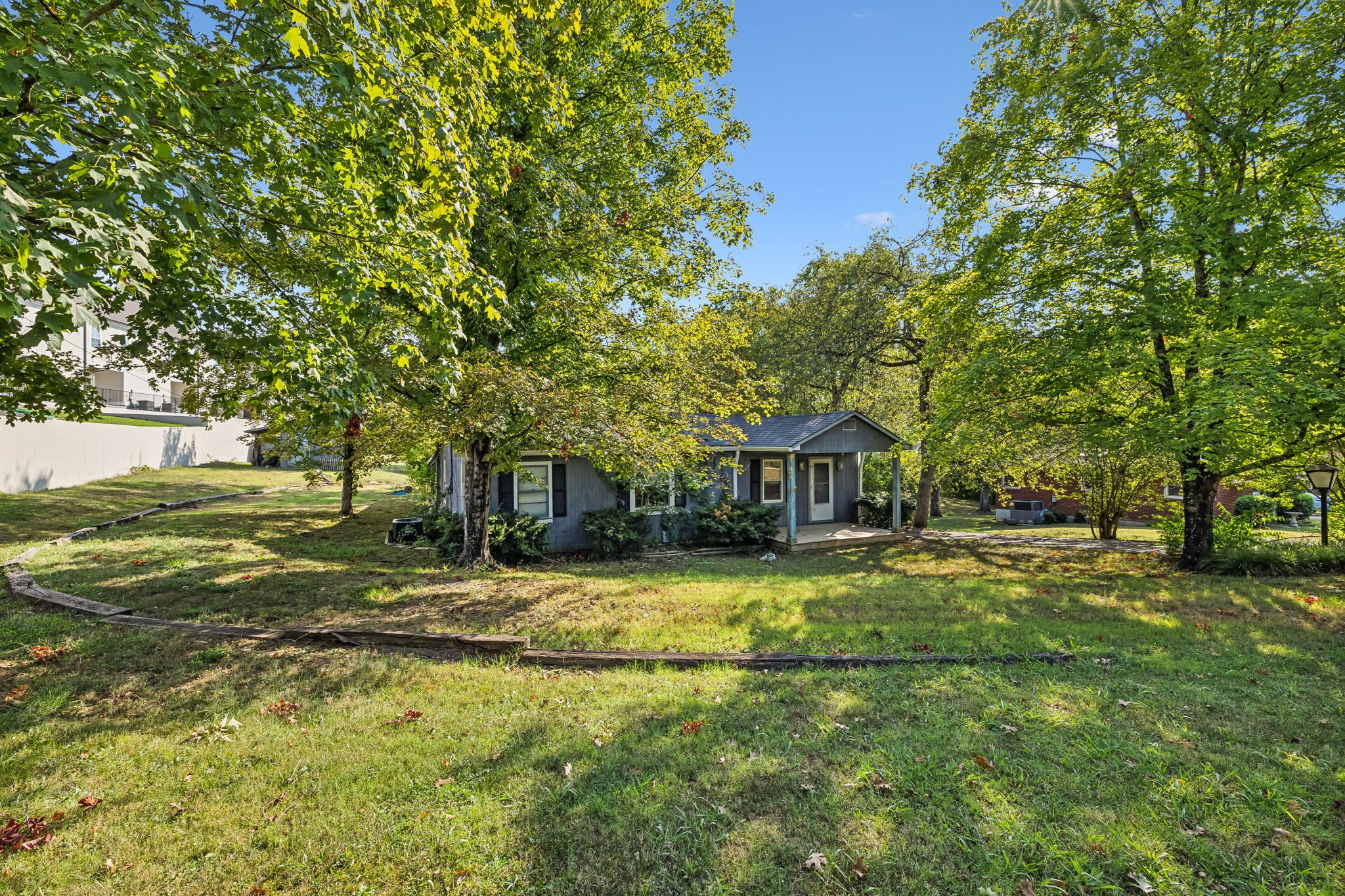 a view of a house with a yard