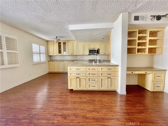 $3,800 | 22287 Erwin Street, Unit 1/2 | Woodland Hills