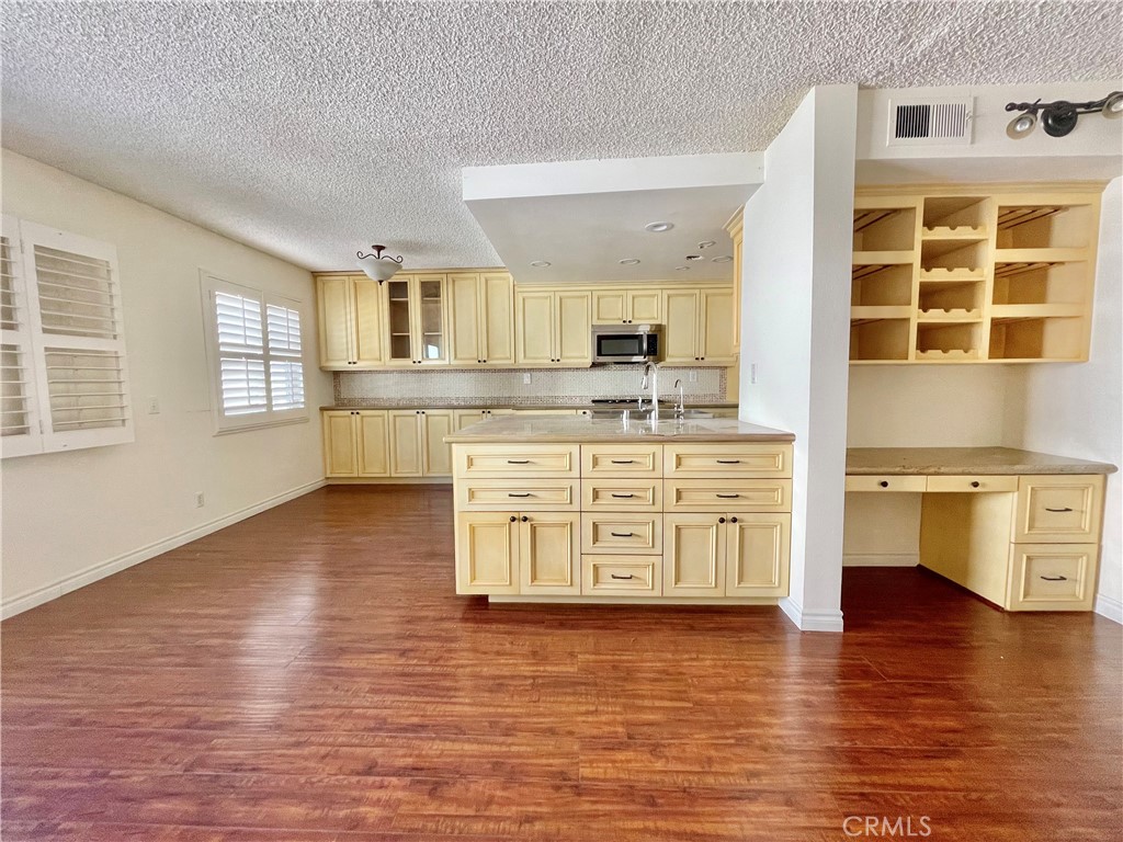 Kitchen - Family Room with Built-in Desk