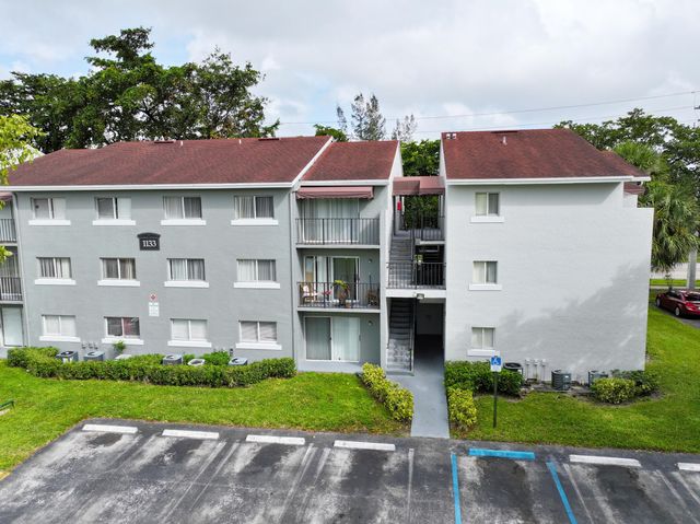 $1,800 | 1133 Benoist Farms Road, Unit 105 | Golden Lakes