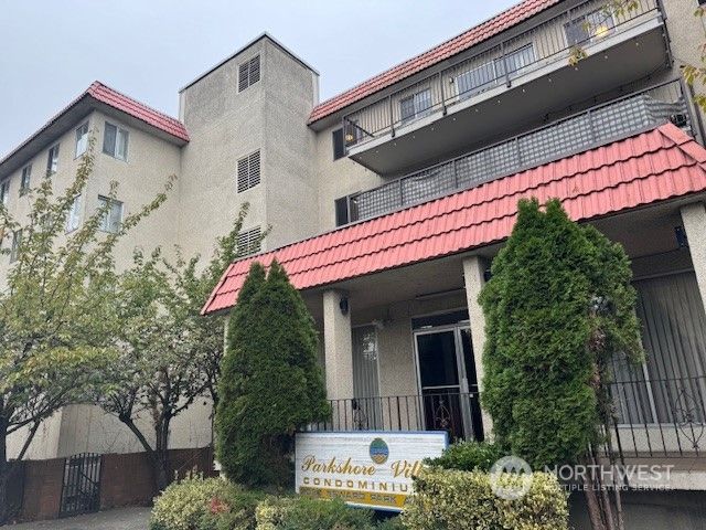 $199,000 | 9030 Seward Park Avenue South, Unit 500 | Dunlap