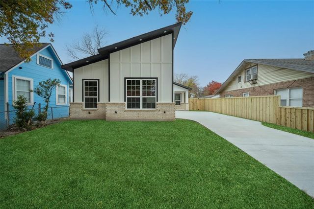 $439,000 | 519 South Barnett Avenue | North Oak Cliff