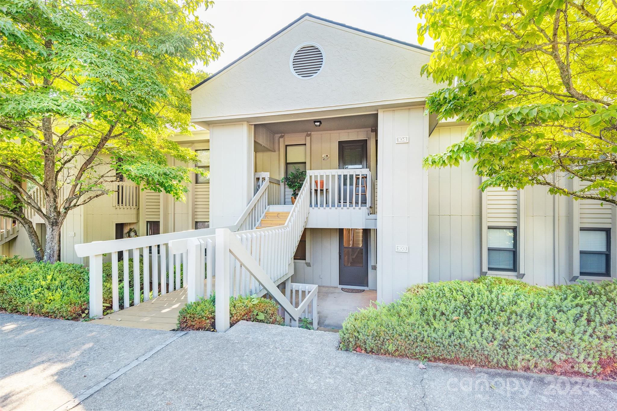 a view of outdoor space yard and porch