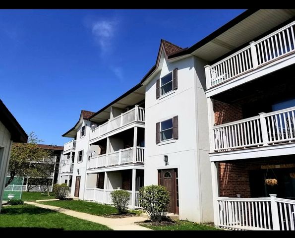 $2,000 | 185 North Gregory Street, Unit 9 | Willows of Fox Valley