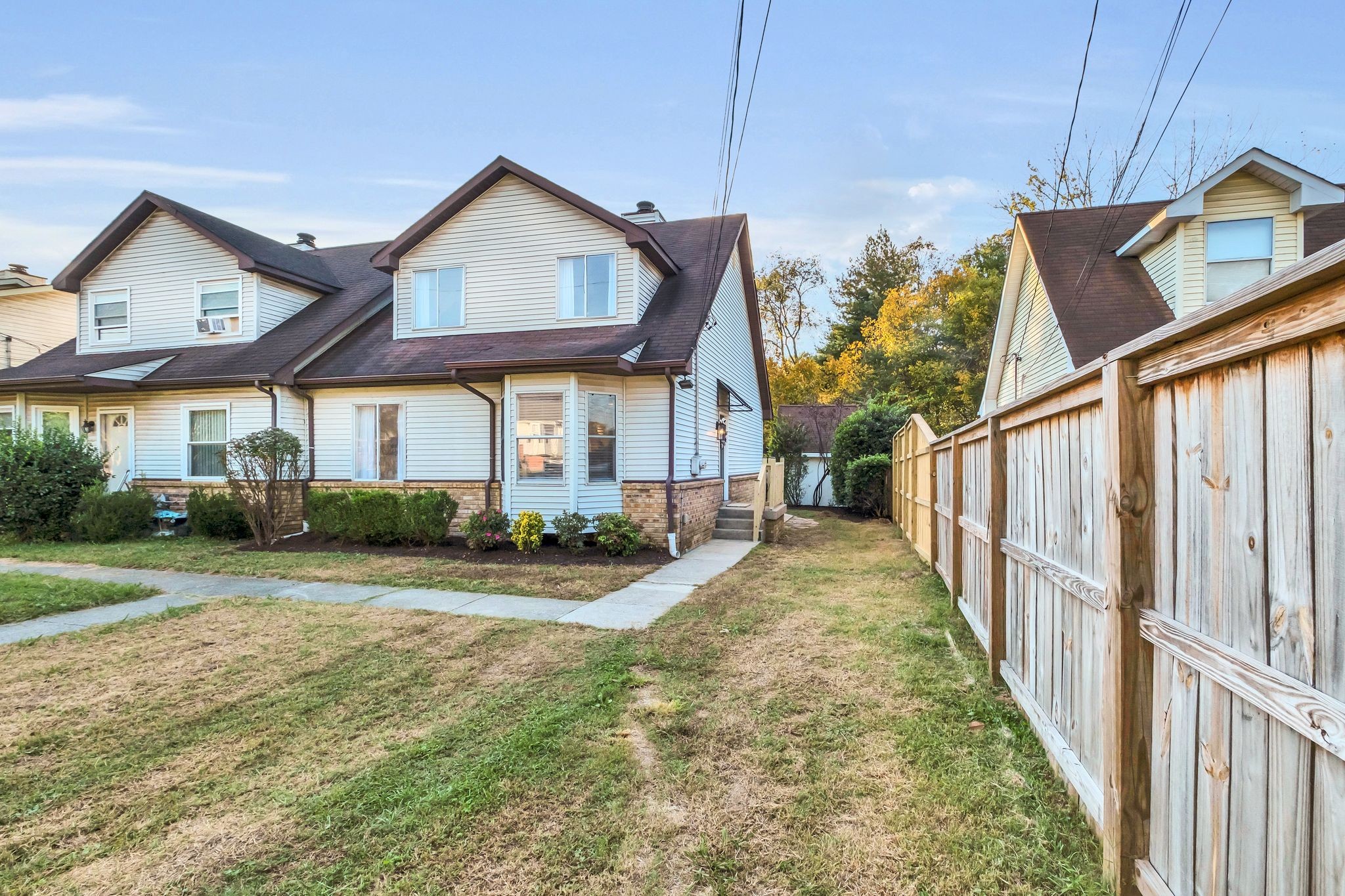 a view of a house with backyard and porch