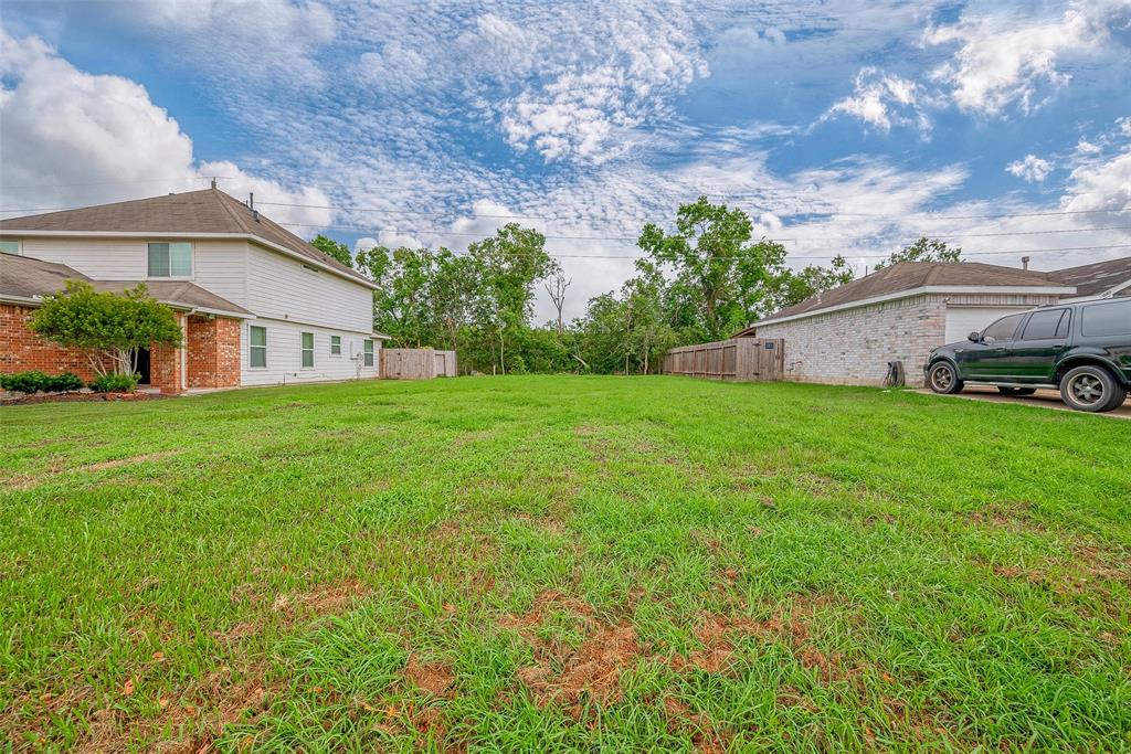 a view of a house with a big yard