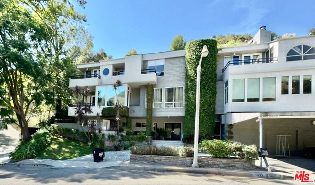 $3,788,000 | 1833 Roscomare Road | Bel Air-Holmby Hills