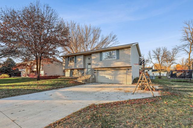 $329,900 | 306 Evergreen Street West | Vermillion