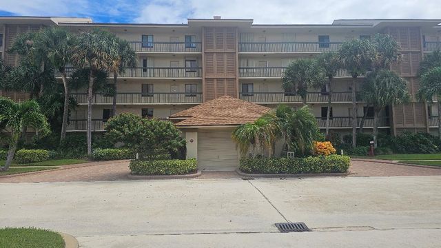 $590,000 | 2401 Marina Isle Way, Unit 205 | The Bluffs