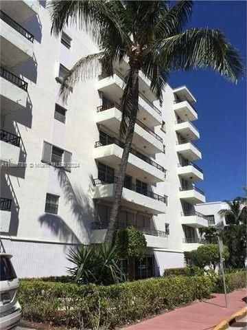 $2,700 | 720 Collins Avenue, Unit 702 | Flamingo-Lummus