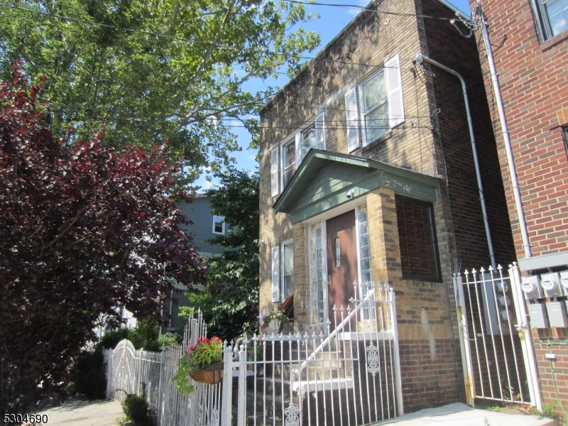 a view of a house with a small yard