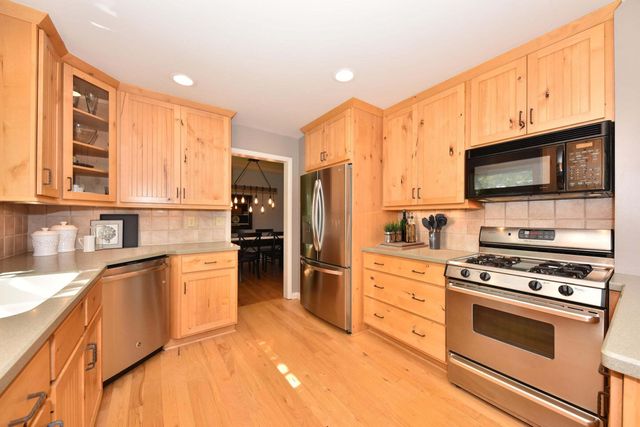 $4,250 | 5405 West Hillcrest Drive | Mequon