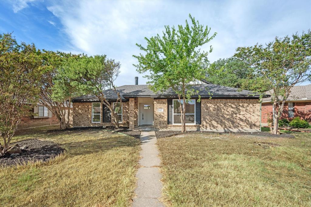 a view of a house with a yard